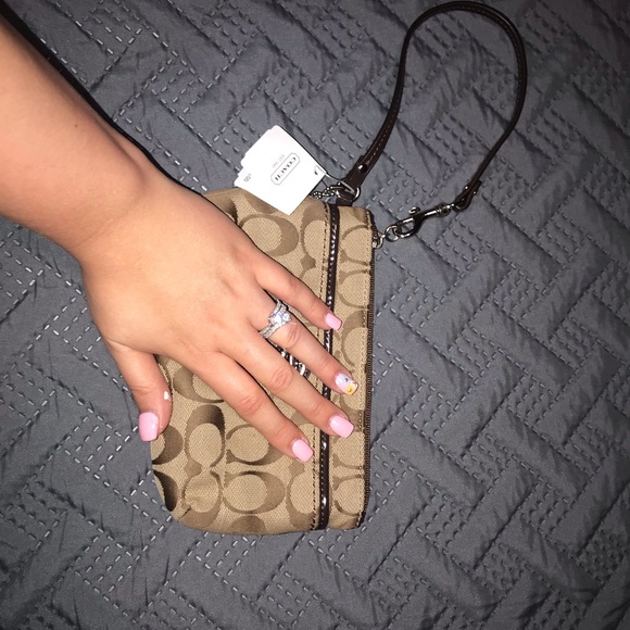 Tan Coach Hand Bag! 👛✨ - Picture 2 of 3
